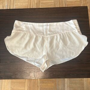 Kiki Montparnasse silk off white shorts size large